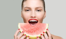 娱乐圈吃瓜素材背景图女,揭秘“吃瓜女孩”背后的故事